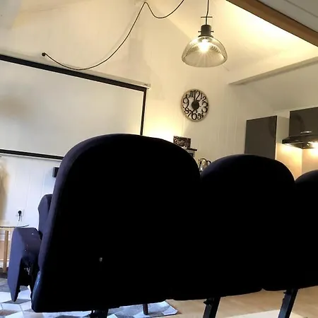 Apartment Cinema *